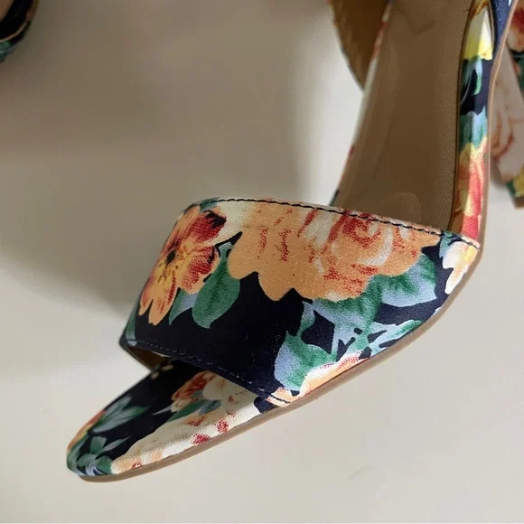 Floral Ankle Strap Heels APT 9 - Picture 2 of 7